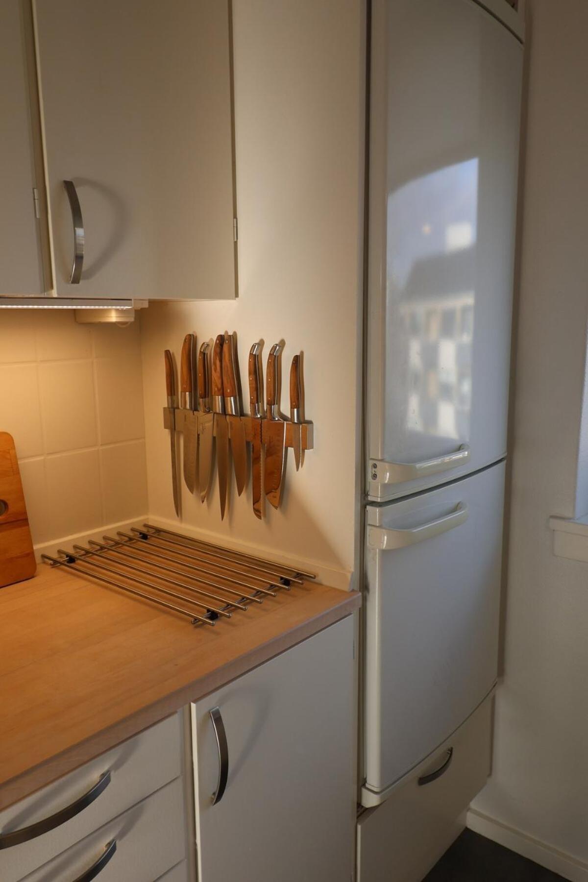 Cosy Near City, Beach, Metro & Airport Apartment *